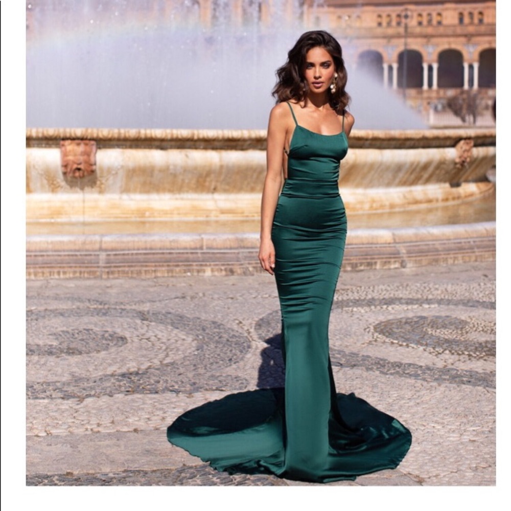 Emerald green prom dress